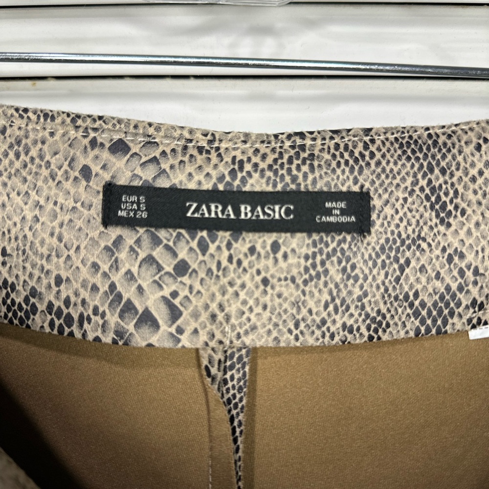 Zara Basic Snakeskin Pattern Skirt - image 4